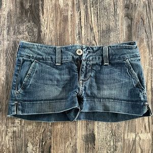 Excellent condition American Eagle lightly distressed jean shorts size 2 short